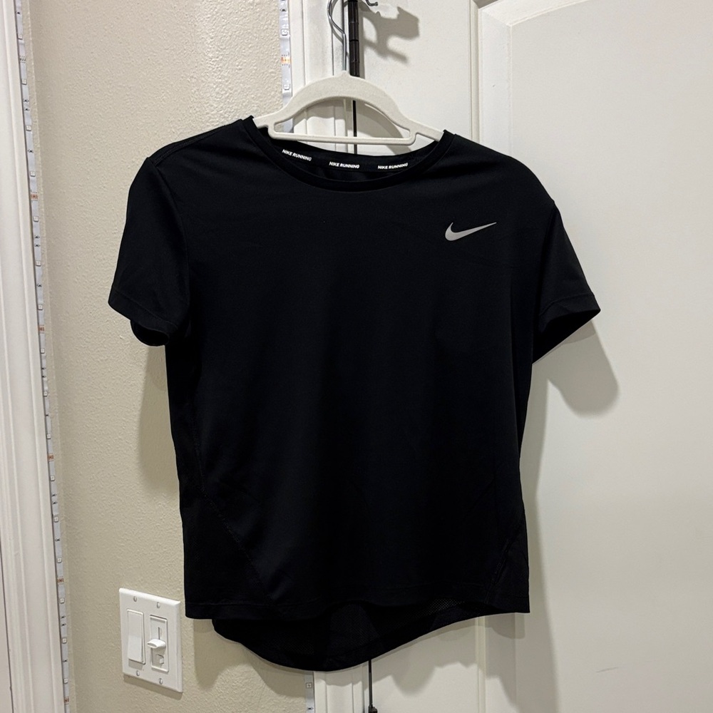 Nike Women's Black Short Sleeve Tee